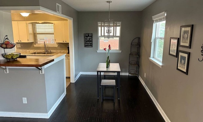Hillcrest Casa | Charming Hillcrest Dollhouse