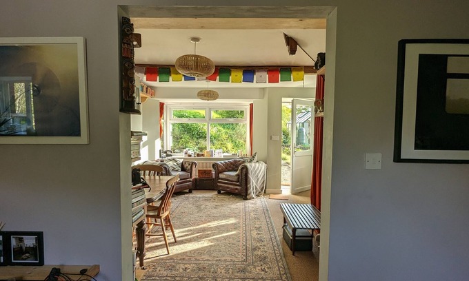 Moreton Cabaña | Charming hillside 3 bedroom cottage with sauna