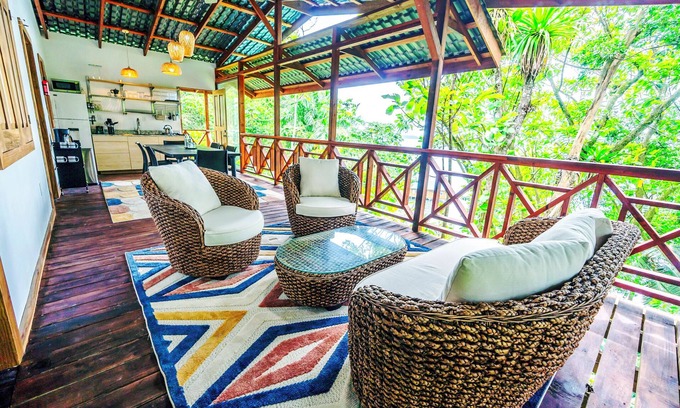 Isla Bastimentos Casa | Charming Hilltop Jungle Bungalow of Isle Bastimentos with WiFi & AC