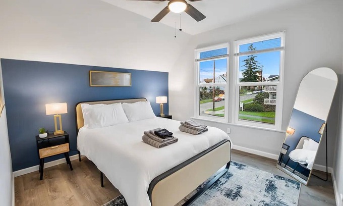 Everett Apartamento | Charming Historic 2-Bedroom Retreat in North Everett with Modern