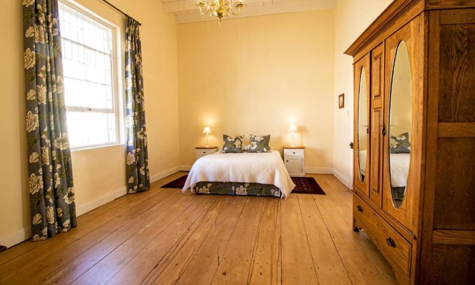 Graaff-Reinet Apartamento | Charming Historical Cottage
