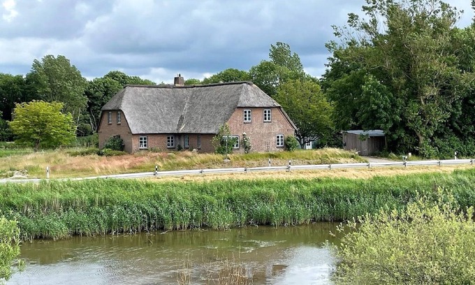 Ockholm Apartamento | Charming Holiday Apartment in Reetdachhaus Bongsiel, Ockholm