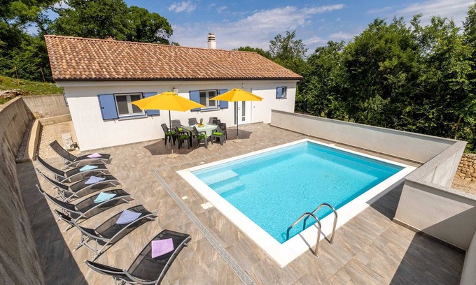 Gabonjin Villa | Charming holiday house Aurora with private pool