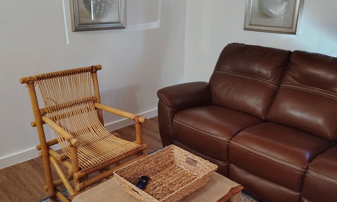 La Presa Casa | Charming Home : AC, Fast internet, Office, Off-Street Parking, Laundry