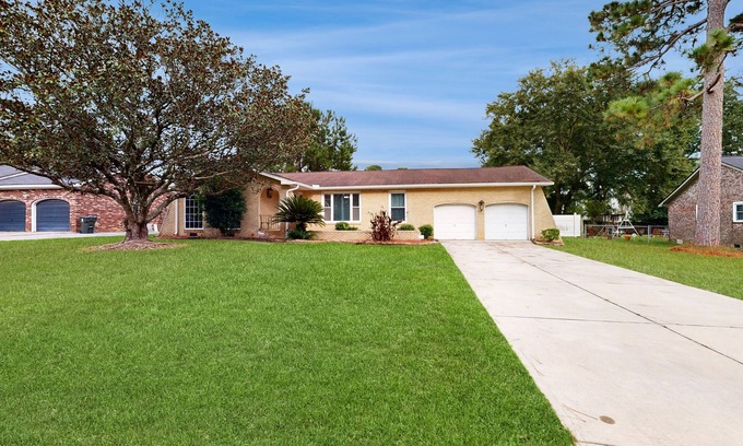 Goose Creek Casa | Charming home- Dog Friendly, Private Pool w/ Private Putting Green