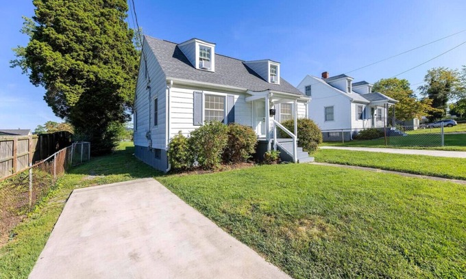 Bristol Casa | Charming home for 8 * Close to State St *