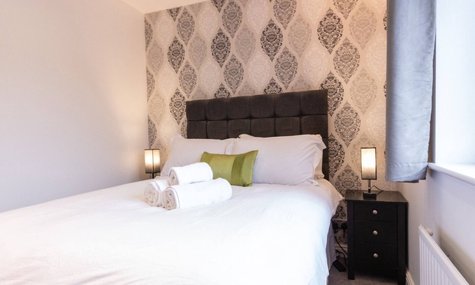 Bromsgrove Casa | Charming Home in Bromsgrove: Perfect for Groups