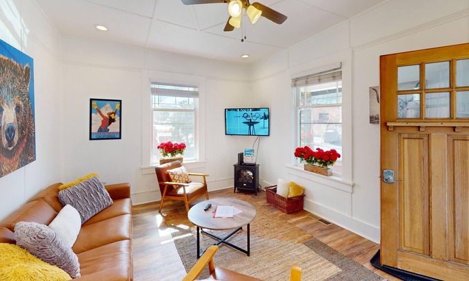 Downtown Casa | Charming home in downtown Truckee, ideal for a small group getaway.