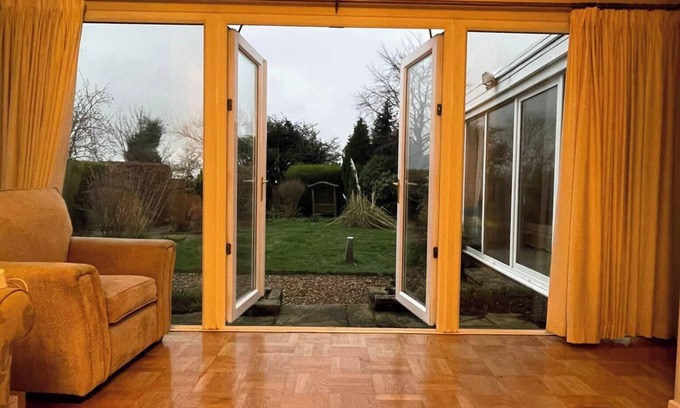 Rastrick Casa | Charming Home in Huddersfield w/ Parking PetsOK