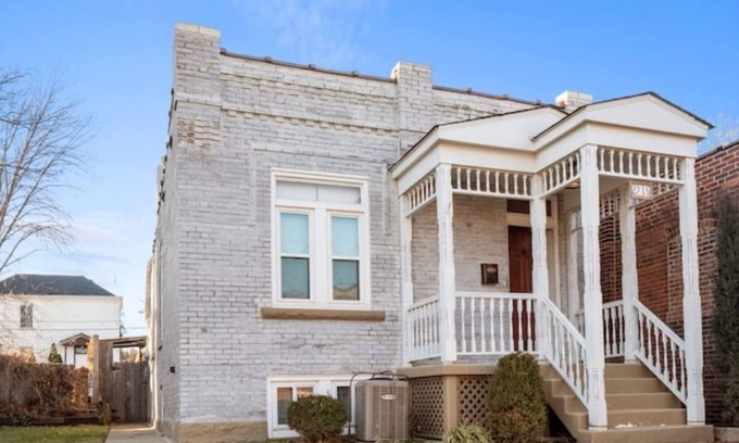 Southwest Garden Casa | Charming home in the Desirable Hill w/ Private Covered Parking & Fenced Yard