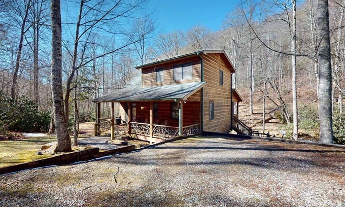 Kyle Casa | Charming Home in Topton with Creek views and High Speed Internet