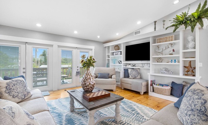 Bay Colony Casa | Charming Home Near Anna Maria Beach Pool+Games