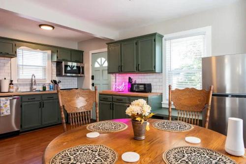 Schnitzelburg Casa | Charming home near Churchill Ds and Expo Center