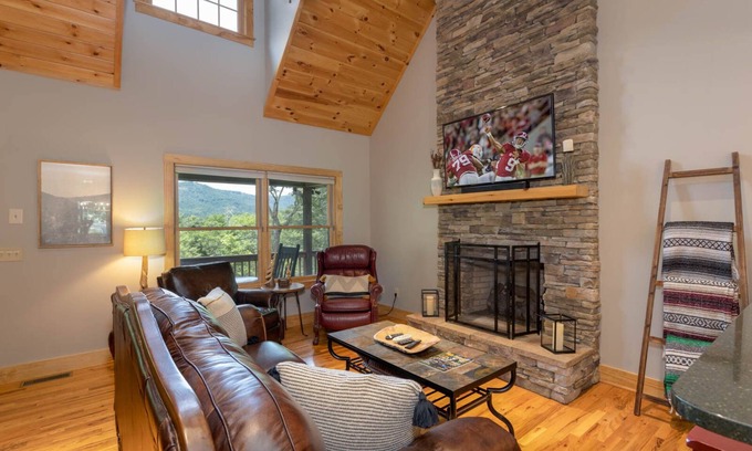 Apple Ridge Cabina | Charming Home near Downtown