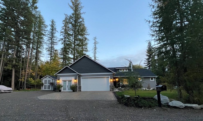Priest River Casa | Charming Home On Acreage -Woodburning Fireplace, Luxury Kitchen, Fast WIFI
