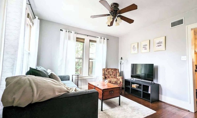 Tyler Casa | Charming Home on Callahan