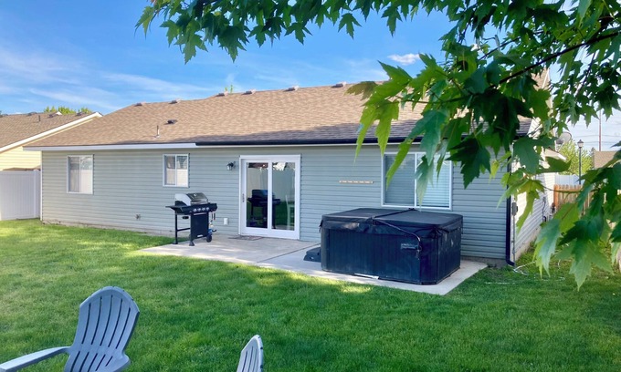 Post Falls Casa | Charming Home w/ Hot Tub, 3 mi to falls park!