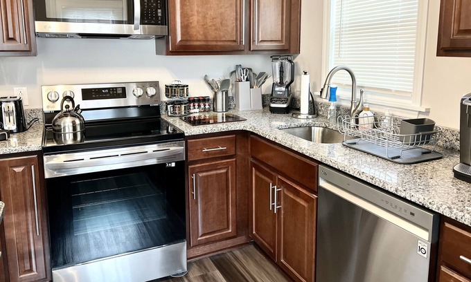 Winston - Salem Casa | Charming Home w/ Netflix & Games! Great for families and traveling professionals
