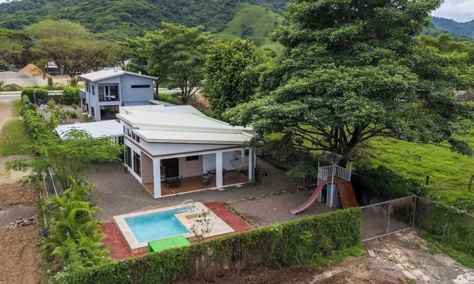 Veintisiete de Abril Casa | CHARMING HOME WITH PRIVATE POOL - CLOSE TO BEACH AND PET FRIENDLY - NATURE