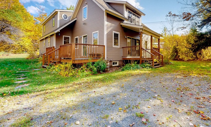 Wilmington Casa | Charming home with game room, full kitchen, deck, & washer/dryer