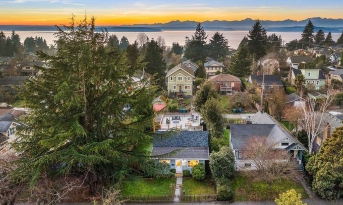 West Seattle Casa | Charming Home with Hot tub/Parking - Seaview!