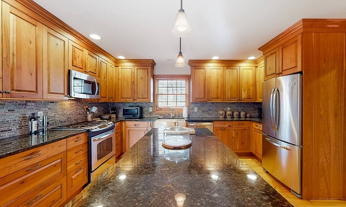 Winhall Casa | Charming home with mountain-view, sauna, hot tub, pool table, & washer/dryer