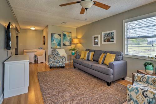 Higden Casa | Charming Home with Porch Walk to Greers Ferry Lake!