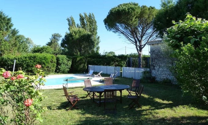 Breuillet Casa | Charming Home with Pool Near Royan & Beaches