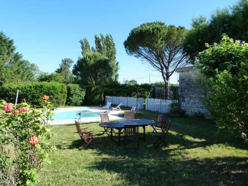 Breuillet Casa | Charming Home with Pool Near Royan & Beaches