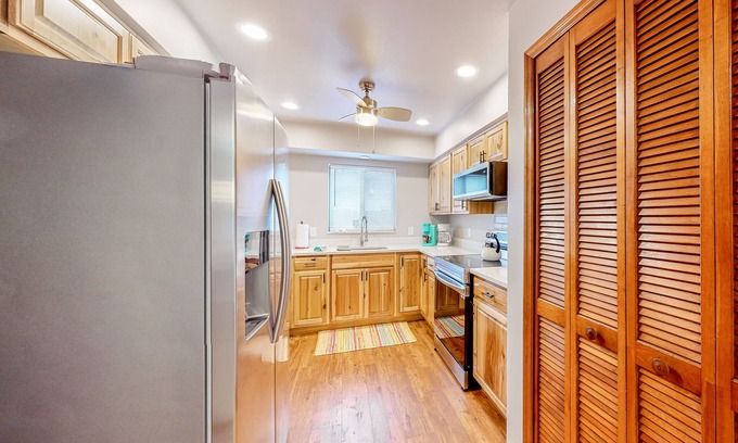 Hidden Lake Casa | Charming home with full kitchen, grill, central AC, & W/D