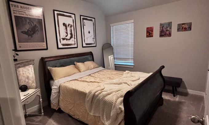 Willis Casa | Charming home with WiFi, AC in welcoming Willis
