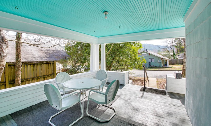 Hot Springs Cabaña | Charming Hot Springs Home < 2 Mi to Bathhouse Row!