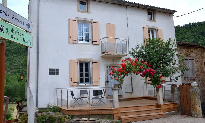 Compregnac Casa | Charming house, charming village "Comprégnac, Peyre, Millau" near the river