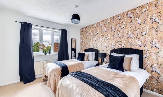 Knowle Sands Casa | Charming House Driveway Parking Garden Wifi