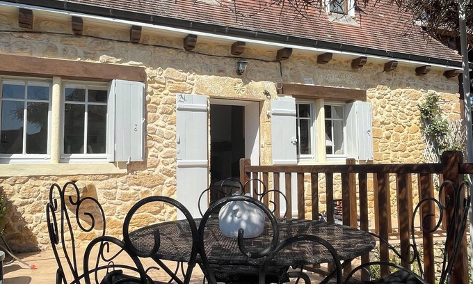 Montfort Casa | CHARMING HOUSE FACING THE CASTLE OF MONTFORT IN THE GOLDEN TRIANGLE OF BLACK PEREGORD