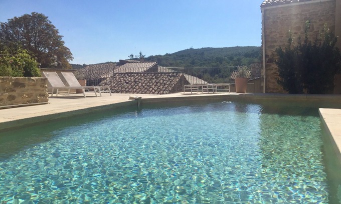 Barjac Casa | Encantadora casa en un pueblo a 15 km de Uzès, piscina climatizada, vista dominante