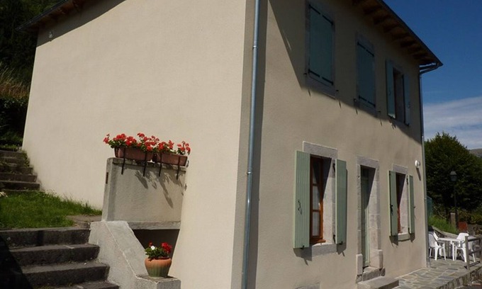 Thiezac Cabaña | Charming House in Auvergne - Sleeps 4, Terrace, Near Shops & Nature Trails