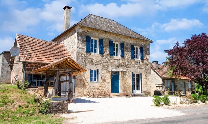 Coubjours Casa | Casa Encantadora en Coubjours con Piscina