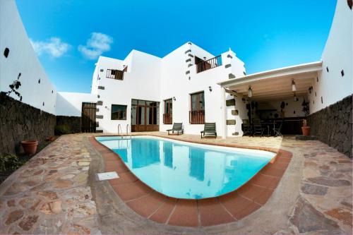Tajaste Casa | Charming House in Tinajo with Private Pool