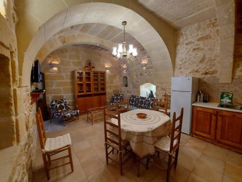 Qala Villa | Charming house of character with pool and jacuzzi