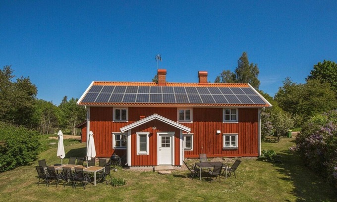 Johanneshov Casa | Charming house with beach,jetty,sauna,boats 9 km from Gränna and Lake Vättern