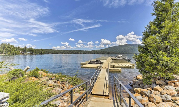 Peninsula Village Casa | Casa con encanto w / Deck - Pasos a Lake Almanor!