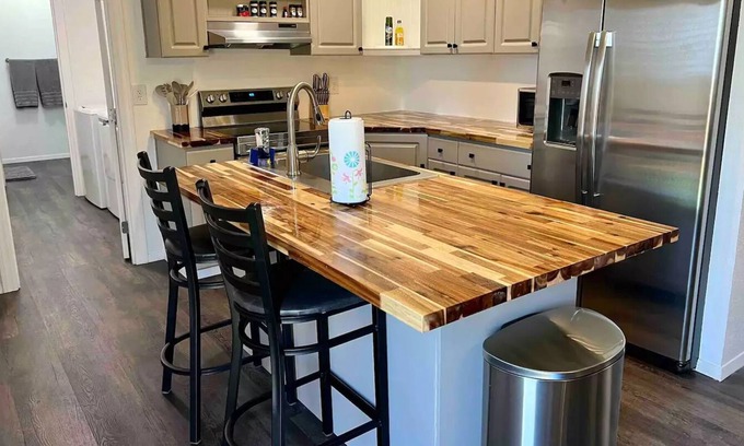 Stanfield Casa | Charming House with Backyard