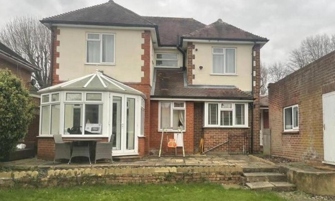 Hillingdon Casa | Charming House with Garden - Sleeps 6 & Parking