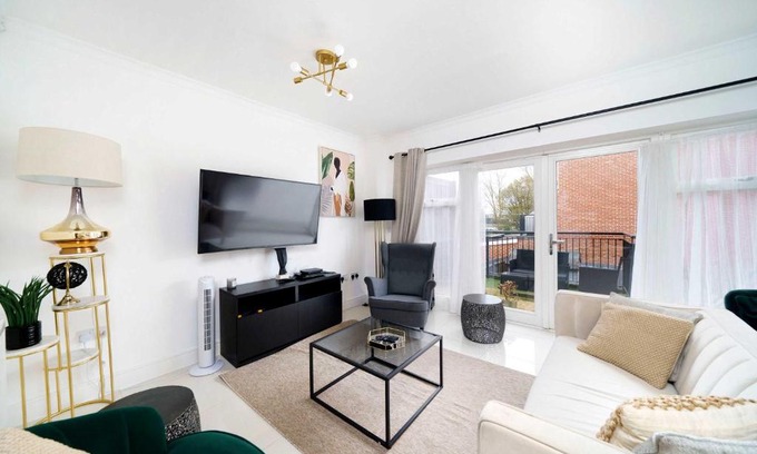 Whittington Casa | Charming House With Private Backyard and Parking