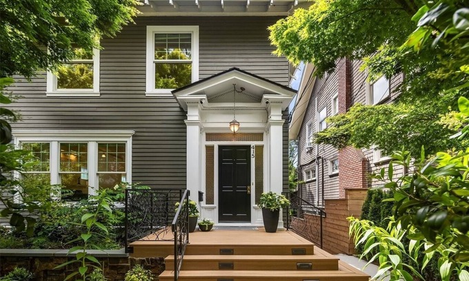 Broadway Casa | Charming house with Space Needle view in historic Capitol Hill Seattle