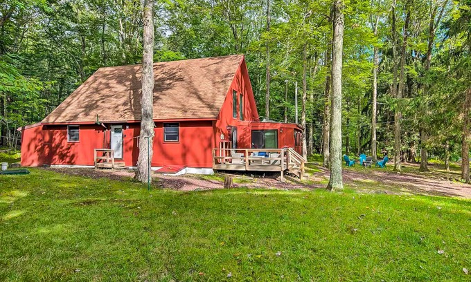 White Haven Casa | Charming house with private indoor hot tub, deck & firepit - golfers welcome