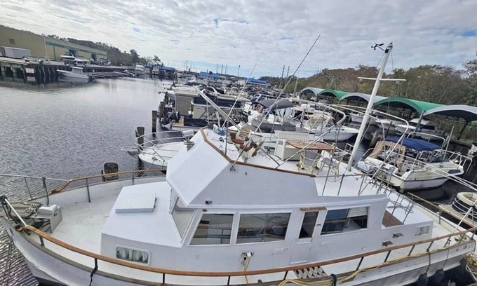 Sanford Alquiler De Eote | Charming houseboat in pleasant Sanford with WiFi, AC