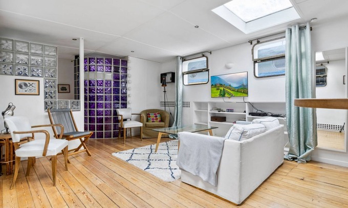 Saint-Germain-l'Auxerrois Alquiler De Eote | Charming Houseboat in the center of Paris, large deck with stunning view!