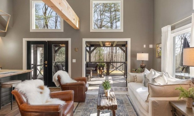 Mirror Lake Casa | Sunlit Mirror Lake Area Cottage